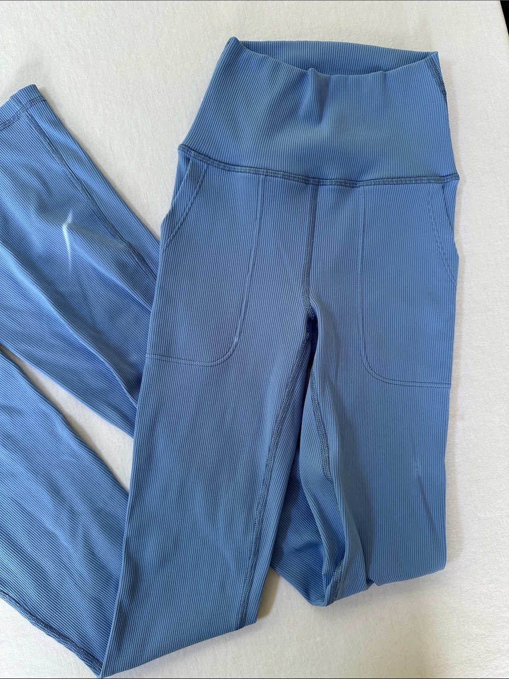 Offline by Aerie. Blue High-Waist Flared Leggings with ribbed texture. Size XS